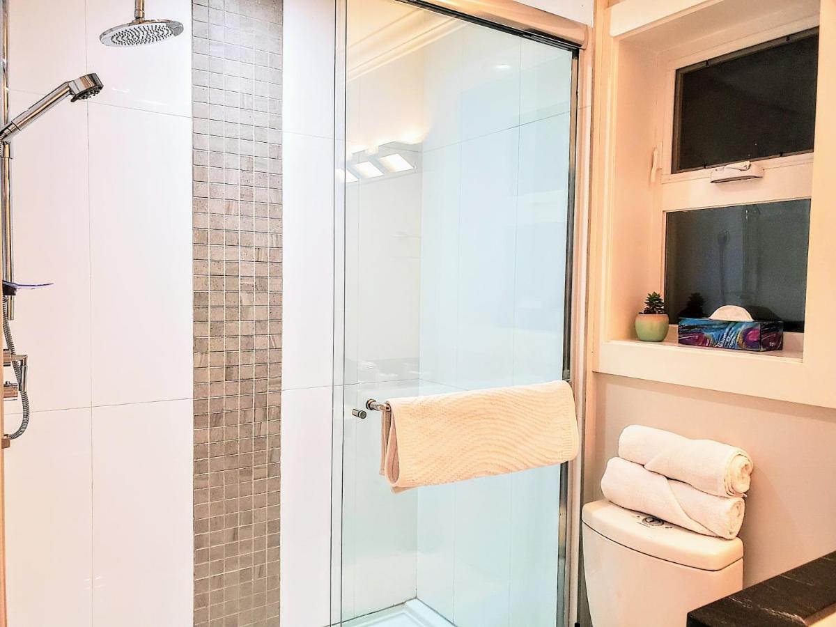 New Urban Modern Main Street House Villa Vancouver Ngoại thất bức ảnh